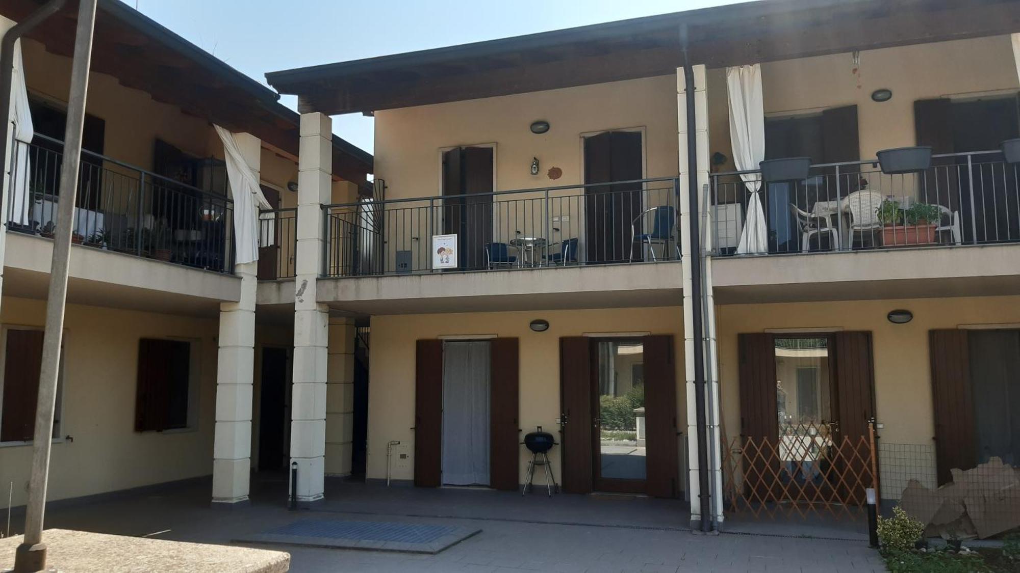 Kiss Kiss Corner Apartment Valeggio sul Mincio Bagian luar foto